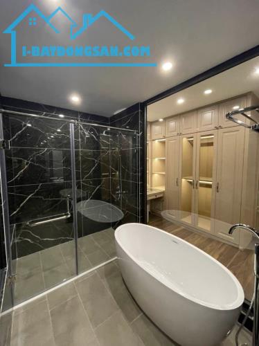 BÁN NHÀ PHỐ NGUYỄN VĂN CỪ 65M, 6 TẦNG THANG MÁY, FULL NỘI THẤT,PHÂN LÔ GARA ÔTÔ. NHÔ 11 TỶ