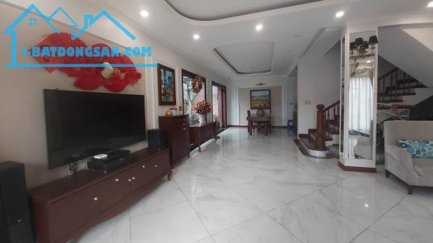 Bán gấp Biệt thự Mặt phố Lưu Khánh Đàm, An sinh cực đỉnh, Ở hay Kinh Doanh đều sướng. - 2