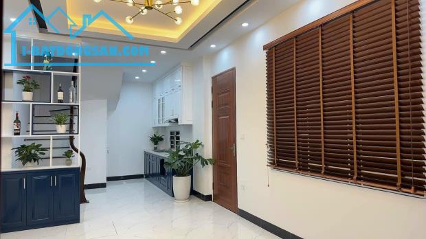 Bán Nhà Lô Góc, Nguyễn Văn Cừ, Long Biên 32m2, 5T giá 5,1 tỷ (gần ô tô) - 2