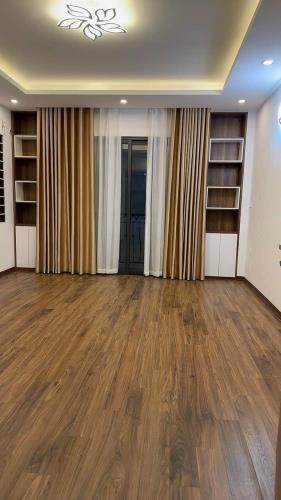 Bán Nhà Lô Góc, Nguyễn Văn Cừ, Long Biên 32m2, 5T giá 5,1 tỷ (gần ô tô)