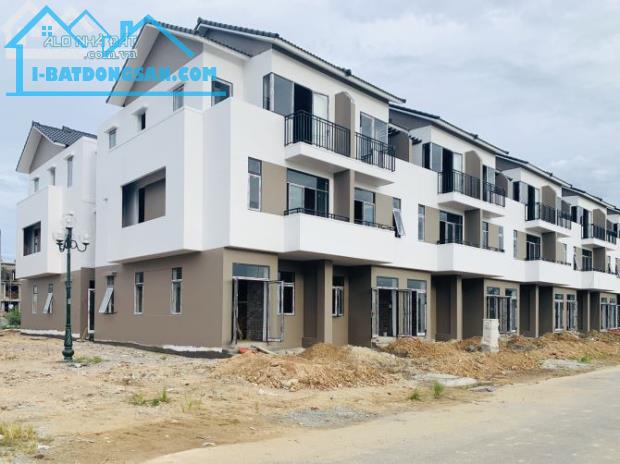 BÁN NHÀ KHU C ROYAL PARK HUẾ GIÁ 3,2xx TỶ .HƯỚNG ĐÔNG. VIEW CÔNG VIÊN.LH 0967139891
