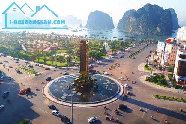 Chủ vỡ nợ, bán gấp nhà mặt phố ẩm thực gà để trứng vàng, lô góc 3 mặt thoáng