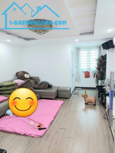 BÁN NHÀ P15 TÂN BÌNH-GẦN 100M- 5 TẦNG BỀ THẾ- 4.2X22M- Ô TÔ THÔNG- 8.X TỶ