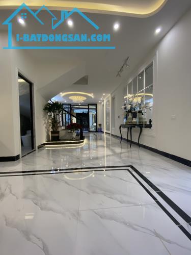 BÁN GẤP NHÀ ĐẸP PHỐ NGUYỄN VĂN CỪ -  LÔ GÓC, 4T, 70M2, MT 5M – GARA Ô T. GIÁ 11 TỶ - 4