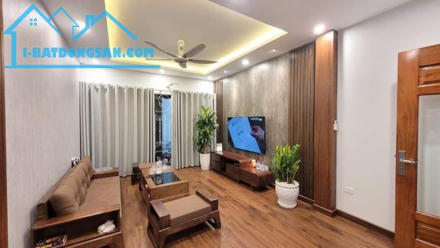 Bán nhà phố Tô Vĩnh Diện 43m2 xây 5 tầng, MT 3.7m. Thoáng 2 Mặt. Nhỉnh 7 tỷ - 2