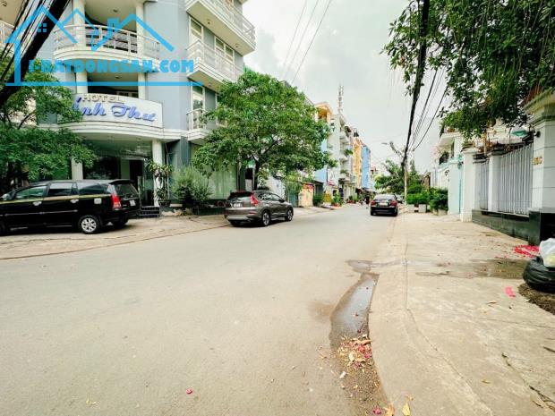 Bán nhà 2 Tầng Huỳnh Tấn Phát Quận 7, Hẻm xe tăng chạy vi vu, mặt tiền đang kinh doanh - 4