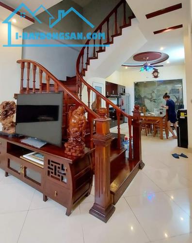 Bán nhà cách HV Ngân Hàng 100m Dt 35m2 Mt 4m x5 tầng, Giá 4,5 tỷ, Lh 0886631856 - 1