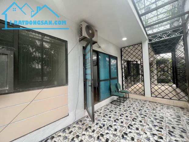 Bán BTLK Xuân Phương, NTL, Oto Tránh, KD, Vỉa Hè. 100m2x13tỷ. 0979400492