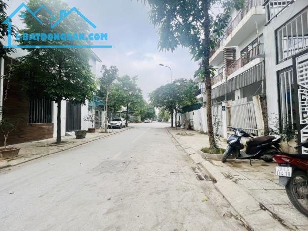 Bán BTLK Xuân Phương, NTL, Oto Tránh, KD, Vỉa Hè. 100m2x13tỷ. 0979400492 - 2