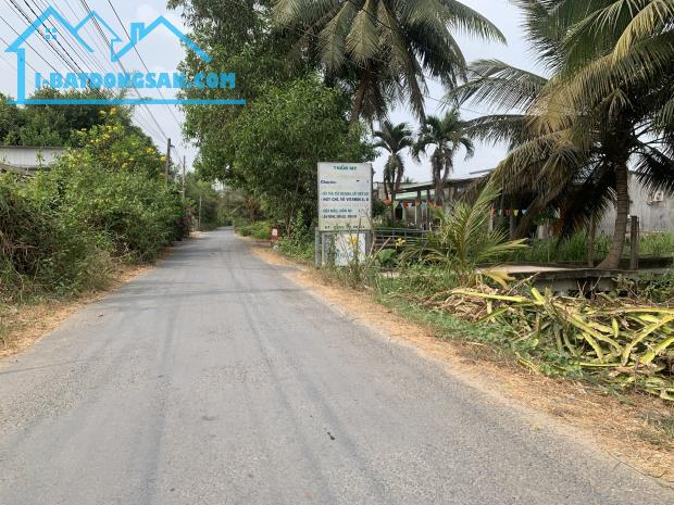 Chính chủ cần bán nền 2 mặt tiền đường, 134m2. có 50m2 thổ cư, gần KCN Phú Thuận, Bình Đại