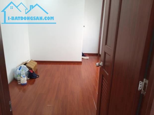 Chính Chủ Gấp Bán Nhà Mặt Tiền Đường Nguyễn Đình Chiểu, Quận 3, 46m2, 3 Tầng, Ngang 3,4m - 5