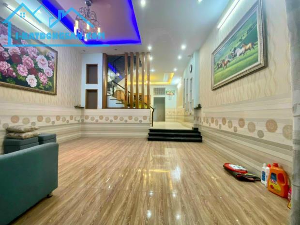 Mặt tiền đường Trường Chinh phường 12 quận Tân Bình 5.5x16m, hầm, 5 tầng giá 14.2 tỷ .