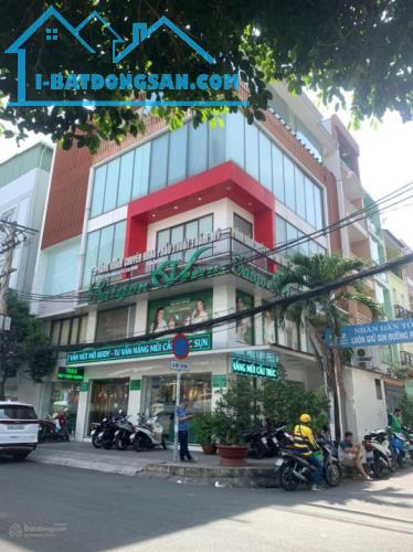 Cần bán gấp tòa nhà mặt tiền Nguyễn Thị Minh Khai, Phường 5, Quận 3 (8 x 30m) 9 tầng,