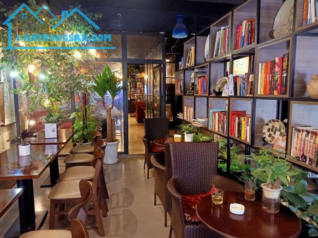 Bán nhà mặt phố Nguyễn Đình Hoàn Cầu Giấy, 62m2 MT đẹp, giá 22,8 tỷ. LH: 0349157982.