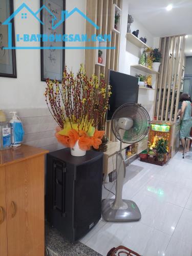 Định cư Bán gấp nhà Quận 10, 65m2, 4 tầng, cho thuê giá cao, chỉ 6 tỷ 900 - 3