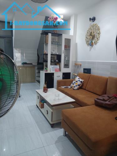 Định cư Bán gấp nhà Quận 10, 65m2, 4 tầng, cho thuê giá cao, chỉ 6 tỷ 900 - 2