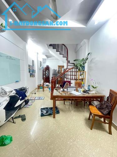 Bán Nhà Gần Tiểu Học Đức Giang, Long Biên 36m2, 5T, chỉ 6,15 tỷ ( 5 phút ra  Ngô Gia Tự)