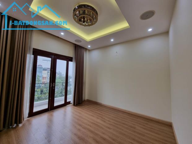 Siêu phẩm Cầu Giấy phân lô – ô tô 100m2 , MT 10m , chỉ 21,5 tỷ .