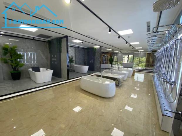Bán nhà mặt phố Hoàng Cầu, Đống Đa, sát Quận Ủy 200m2, 6 tầng, chỉ 60 tỷ. 0971813682.