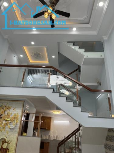 Giảm sâu 3 tỷ bán gấp nhà HXH Cao Thắng, 77m2, 6 phòng ngủ, chỉ 12 tỷ 200