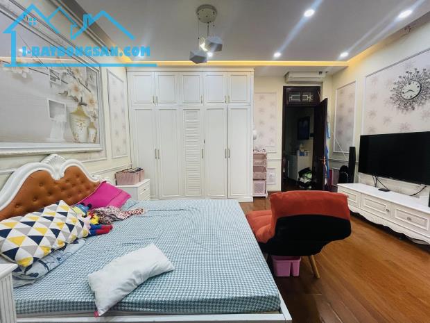Cần bán gấp nhà phân lô VIP phố Phạm Tuấn Tài 55m2, 5T, ô tô dừng đỗ, vỉa hè kinh doanh