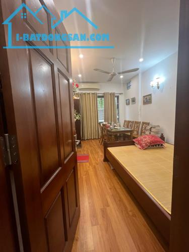 Cần bán gấp nhà phân lô VIP phố Phạm Tuấn Tài 42m2, 6T, ô tô tránh, vỉa hè kinh doanh,