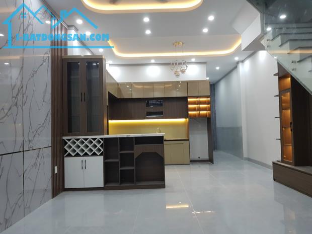 Cần bán gấp căn nhà 1 trệt 1 lầu, p Tân Phong, Biên Hòa. 90 m2 shr thổ cư chỉ 4,3 tỷ