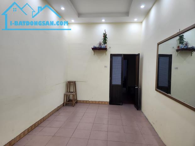 Bán gấp nhà mặt phố Giáp Bát, quận Hoàng Mai, Hà Nội 60m2* 3 tầng, MT 4m, giá 9.6 tỷ - 1