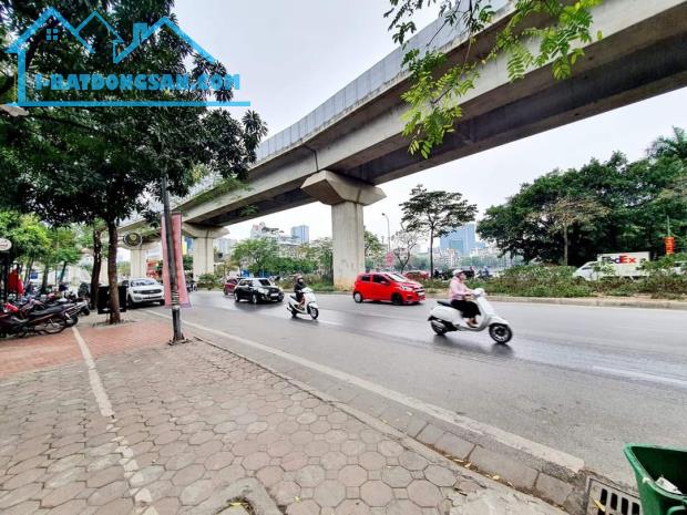 ⚜️ Bán nhà mặt phố VIP Hoàng Cầu, Đống Đa, 200m2 MT 5m, Chỉ 62 Tỷ ⚜️ - 2