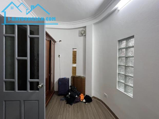 Nhà bán Yên Hoà 50m 5t mt4.5m chỉ 6.85 tỷ Cầu Giấy