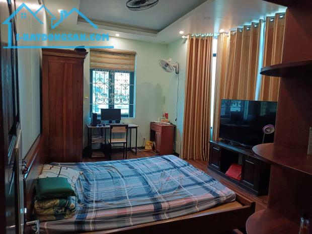 Bán Nhà Phố Hoàng Hoa Thám, Ô tô KD Gần phố, 44m 5T, Giá 9,8 tỷ.