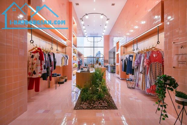 Nhà mặt phố Cầu Giấy, quận Cầu Giấy, diện tích rộng vỉa hè thênh thang, kinh doanh đỉnh!!!