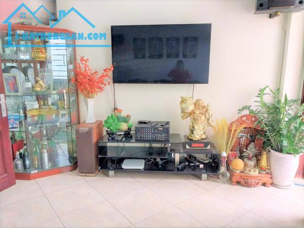 Bán Nhà Phố Đội Cân Ba Đình, Ô tô KD đỉnh view hồ, 115m2, Giá 24 tỷ. LH: 0349157982.