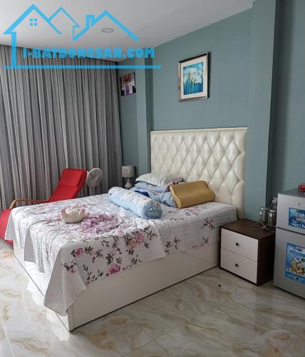 Mặt tiền kinh doanh đường 7 Thành Thái phường 14 quận 10. (DT 80m) chỉ 200tr/m2