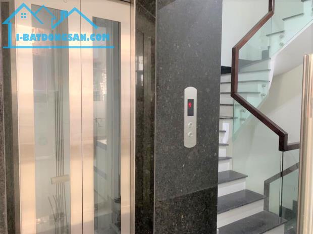 Bán Nhà đẹp ở ngay phố Đào Tấn, 40m 7T TM, giá 9 tỷ. LH: 034.915.7982.