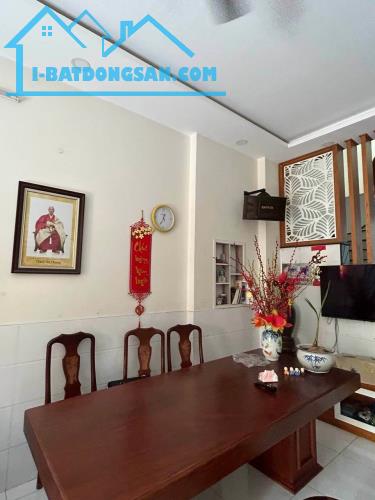 Ngộp Bank 8 tỷ, Bán nhà MẶT TIỀN 3 tầng Quốc lộ 22, Gần Công ty Việt Tiến chỉ 9 tỷ. - 1
