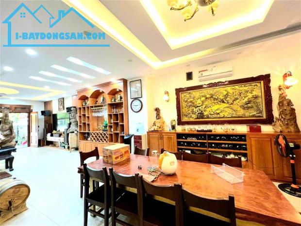 Bán nhà phân lô ngõ 2 Giảng Võ 61m2, xây 5 tầng, mặt tiền 5,6m, view vườn hoa, Giá 23,2 tỷ