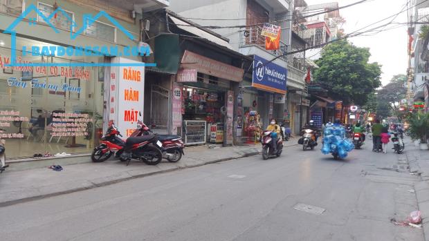 Bán nhà mặt phố Bùi Xương Trạch, 180m2, MT 8m, 3 thoáng, giá 122tr/m2 - 1