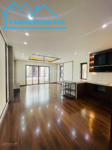 Cần bán nhà lô góc đường Nguyễn Văn Cừ 55m2 x 5 tầng nội thất hiện đại 12,7tỷ, Ô tô, Kd. - 2