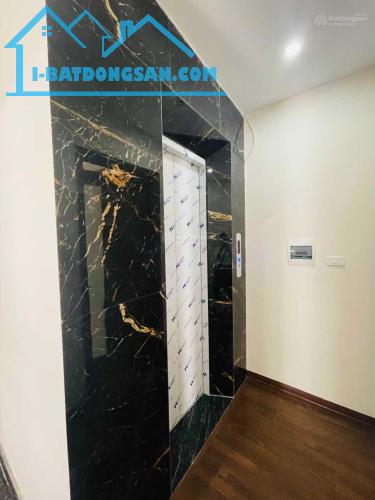 Cần bán nhà lô góc đường Nguyễn Văn Cừ 55m2 x 5 tầng nội thất hiện đại 12,7tỷ, Ô tô, Kd. - 1