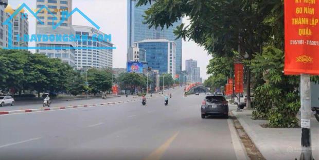 Mặt Phố Nguyễn Chí Thanh, KD Cực Đỉnh, Dòng Tiền 1 Tỷ/Năm, Vỉa Hè Thênh Thang, Mặt Tiền 8m