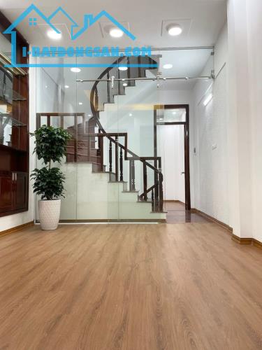 Bán nhà 5 tầng cách HV Ngân Hàng 100m Dt 40m2 Mt 4m Giá 4,6 tỷ Lh 0842951516 - 3