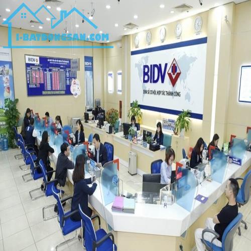 Bán nhà mặt phố Ngô Gia Tự , Long Biên. DT430x10m. Phù hợp xây toà văn phòng 7 tầng - 4