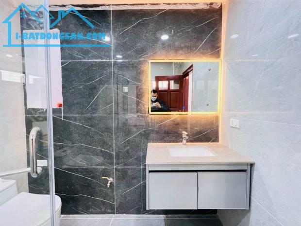 Bán nhà ngõ 93 Hoàng Văn Thái, DT 65m, 7 tầng thang máy, MT 4m, giá 23.8tỷ, ngõ oto tránh.