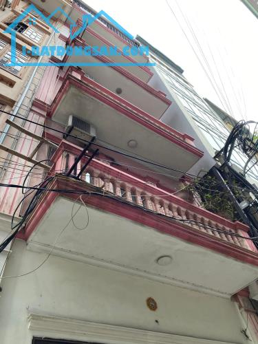 Cần bán gấp nhà phân lô phố Phạm Tuấn Tài 52m2, 6T, mt rộng, ô tô tránh dừng đỗ, vỉa hè kd
