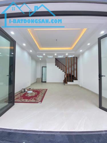 BÁN GẤP NHÀ PHỐ NGUYỄN SƠN - GIA THỤY, 38M x 5T, GARA ÔTÔ. GIÁ 8.5 TỶ