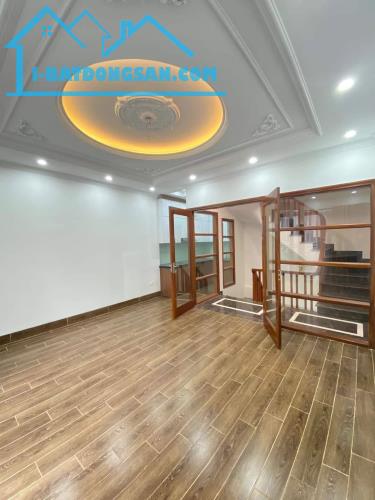 BÁN GẤP NHÀ PHỐ NGUYỄN SƠN - GIA THỤY, 38M x 5T, GARA ÔTÔ. GIÁ 8.5 TỶ - 1