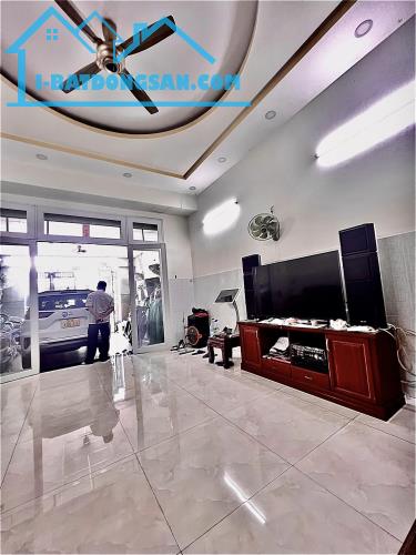 Nhà Mặt tiền thông Nguyễn Ảnh Thủ sang Phan Văn Hơn 100m2, 3 tầng giá rẻ. - 2