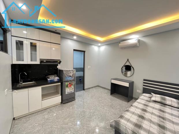 Cực hiếm! Phố Nguyễn Trãi,29 phòng - thang máy- ô tô - dòng tiền 1 tỷ/năm 120m2 x 8Tx15 tỷ - 3