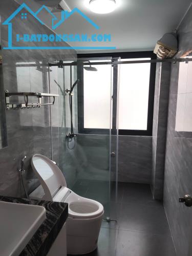 BÁN GẤP NHÀ PHỐ NGUYỄN VĂN CỪ 63M x 7T THANG MÁY, LÔ GÓC, GARA ÔTÔ, KINH DOANH, CHO THUÊ